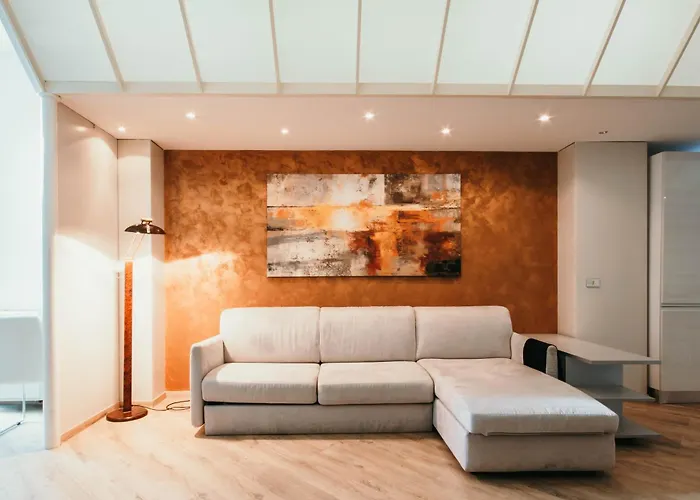 Casa Gioiosa - Lakeside Leisure & Business