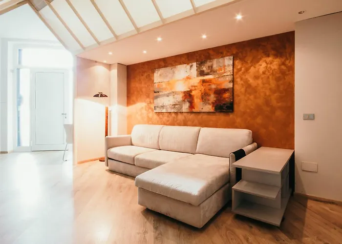 Casa Gioiosa - Lakeside Leisure & Business