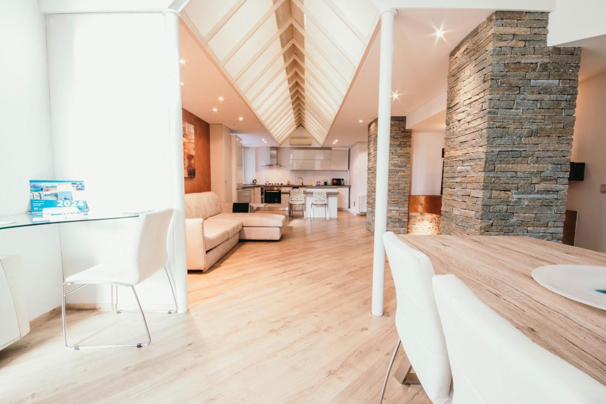 Casa Gioiosa - Lakeside Leisure & Business Apartment